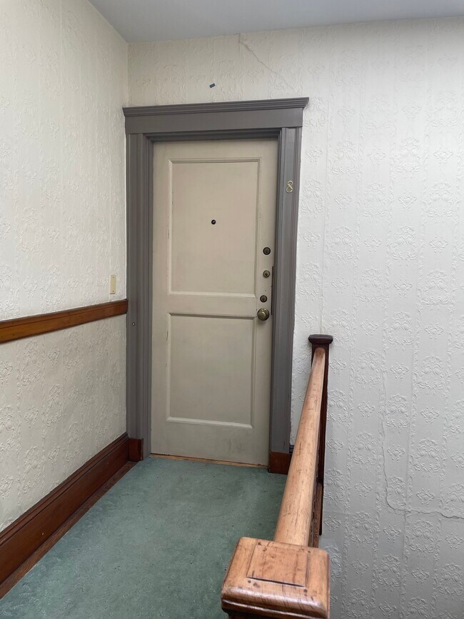 Front door, 3 locks - 7 Newport Rd