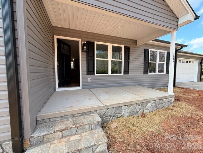 Foto del edificio - 1296 Micol Rd