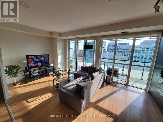 Building Photo - 300 Front St W