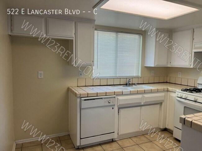 Foto del edificio - 522 E Lancaster Blvd
