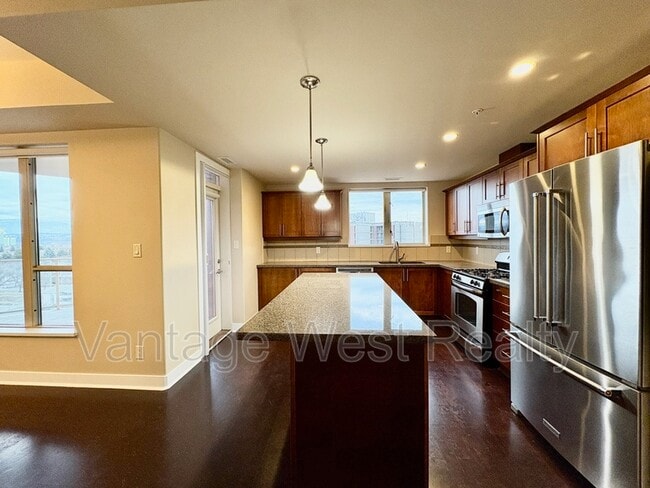 Photo du bâtiment - 1160-1160 Bernard Ave