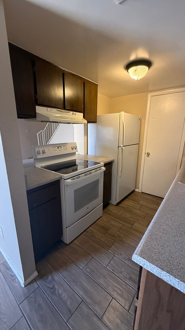 Building Photo - Villas West Two Bedroom Townhome