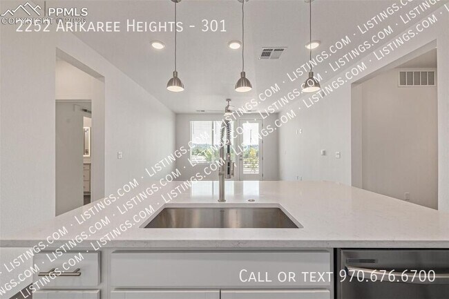 Building Photo - 2252 Arikaree Hts