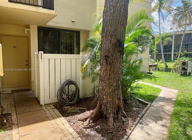 Foto del edificio - 2941 SW 87th Ave