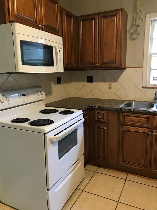 Foto del edificio - 1406 Atkamire Dr