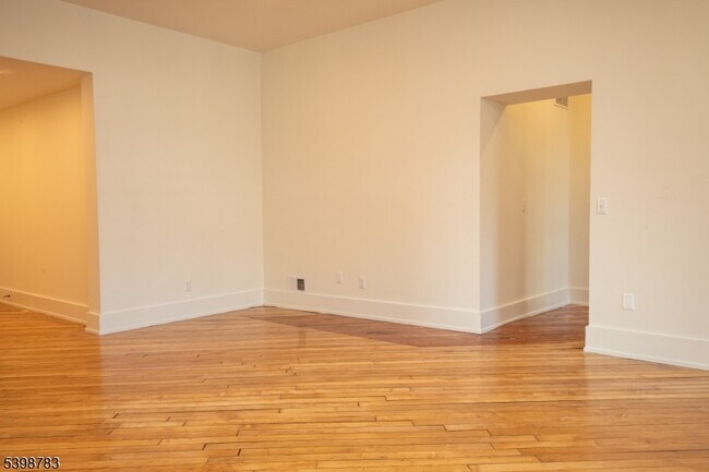 Foto del edificio - 71 N Main St