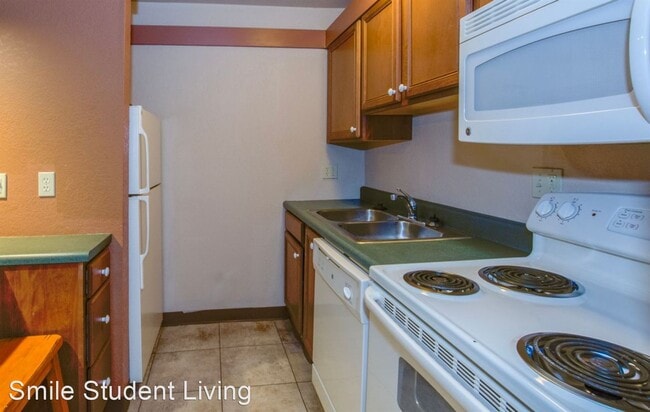 Building Photo - 1 br, 1 bath Room For Rent - 603 E. Clark