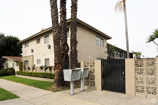 Building Photo - Mardi Gras Apartments