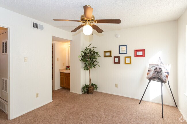 2BR 1.5.BA - 1,048 SF - Las Colinas Apartments