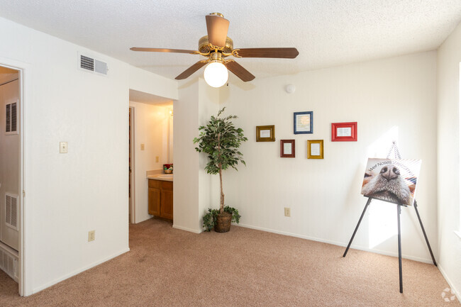 2BR 1.5.BA - 1,048 SF - Las Colinas Apts.