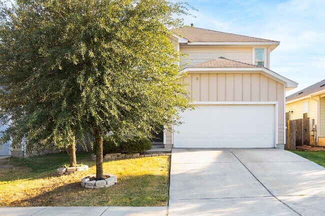 Foto del edificio - 4 Bedroom Home Available for September Move-In