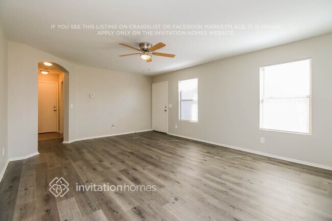 Building Photo - 10933 E Clovis Ave