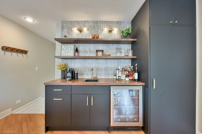 Foto del edificio - 636 W Webster Ave