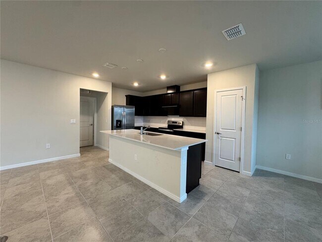 Foto del edificio - 2102 Charming Ave