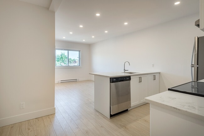 Building Photo - 6661 Cartier