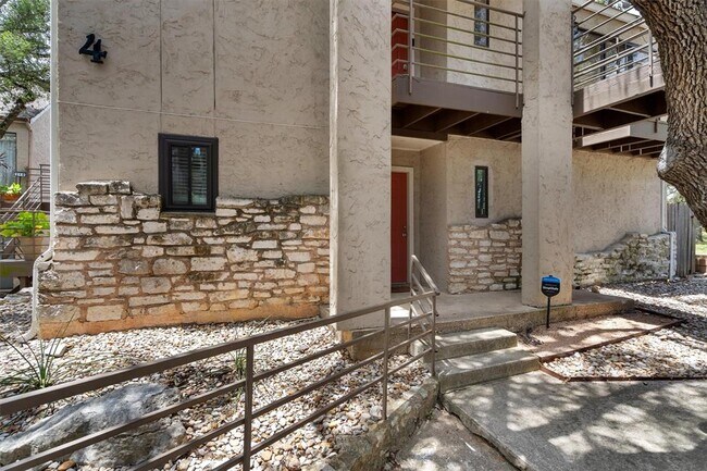 Building Photo - 6810 Deatonhill Dr