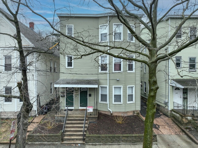 Building Photo - 679 Winchester Ave