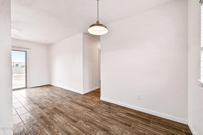 Foto del edificio - 7956 W Glendale Ave