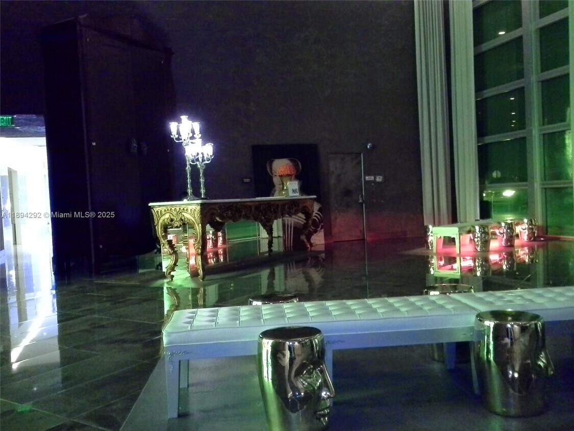 Primary Photo - 495 Brickell Ave