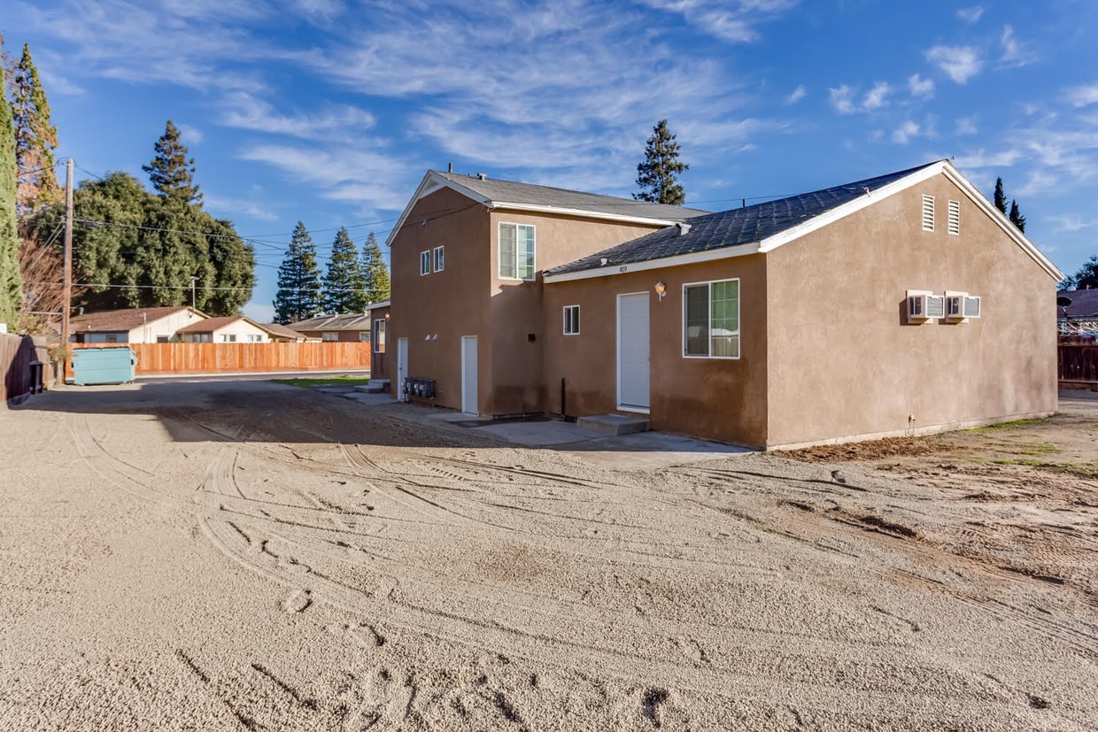 413 Church St Unit 14, Waterford, CA 95386 Room for Rent in