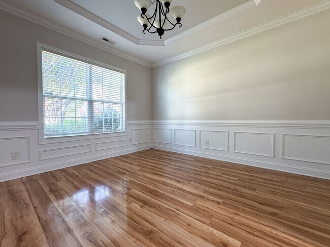 Building Photo - 2423 Kimbolton Drive