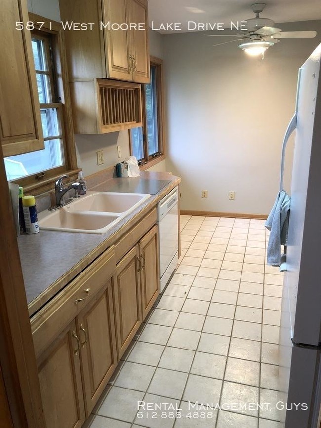 Foto del edificio - 3 bedroom in Fridley MN 55432