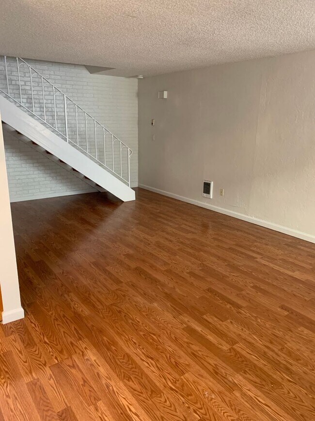 Building Photo - Gary Apartments | Two Bedroom Townhouse Un...