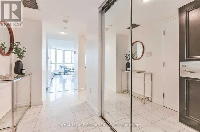 Building Photo - 38 Elm St