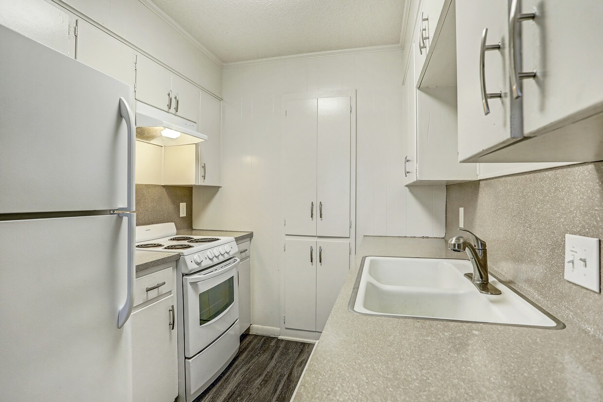 Kitchen - 2103 Muroc St