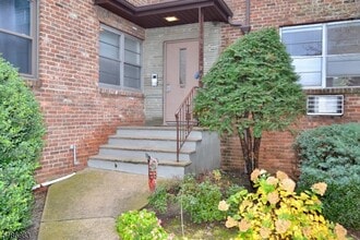 Building Photo - 805 Mountain Ave