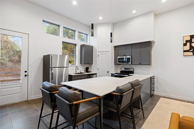 Foto del edificio - 13838 Bee Flower Ln