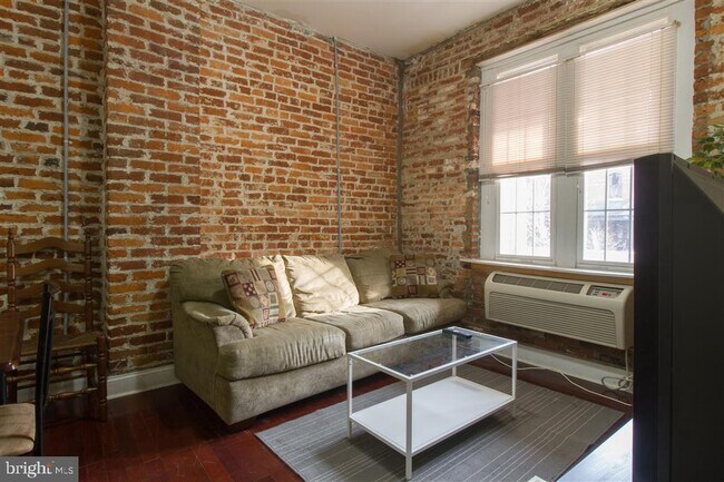 Building Photo - 4445 Chestnut St