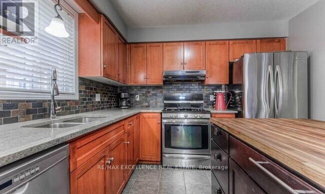 Building Photo - 35 Critcher Ave