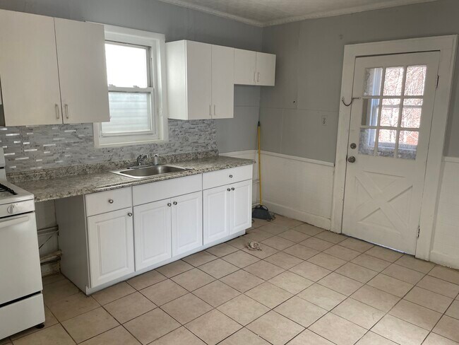 Building Photo - 247 Inslee Pl