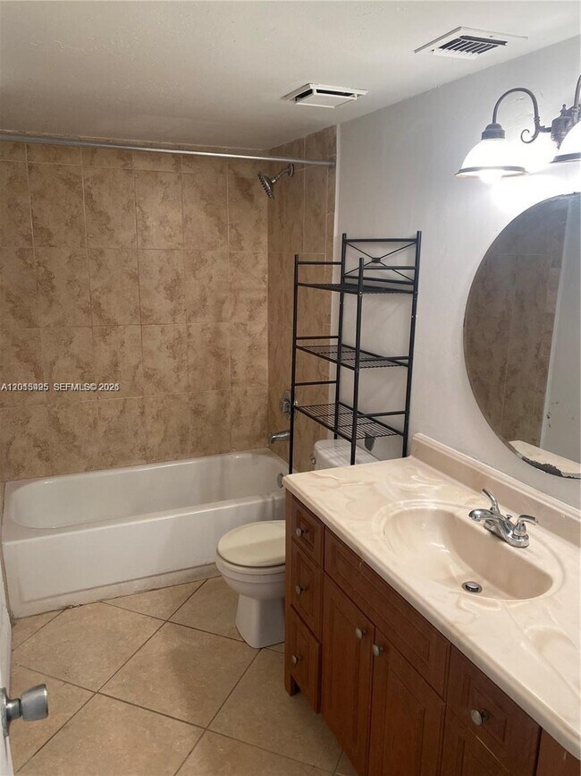 Foto del edificio - 18330 NW 68th Ave