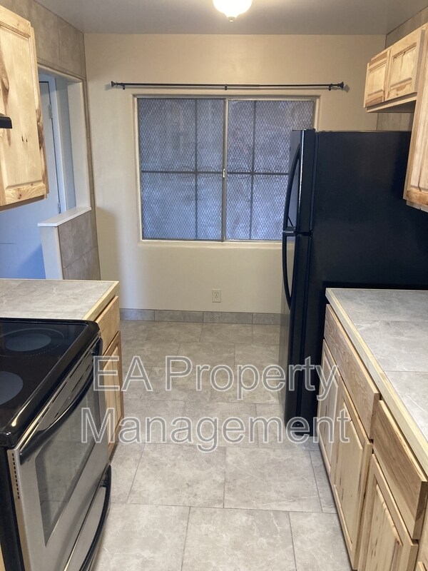 Building Photo - 421 Alcazar St SE