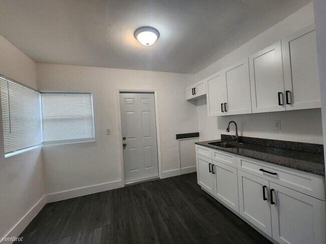 Foto del edificio - 2 br, 1 bath House - 5306 NW 18th Ave