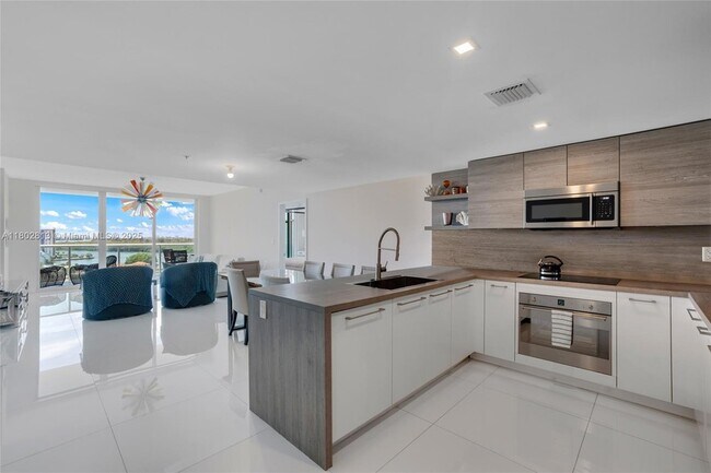 Foto del edificio - 400 Sunny Isles Blvd