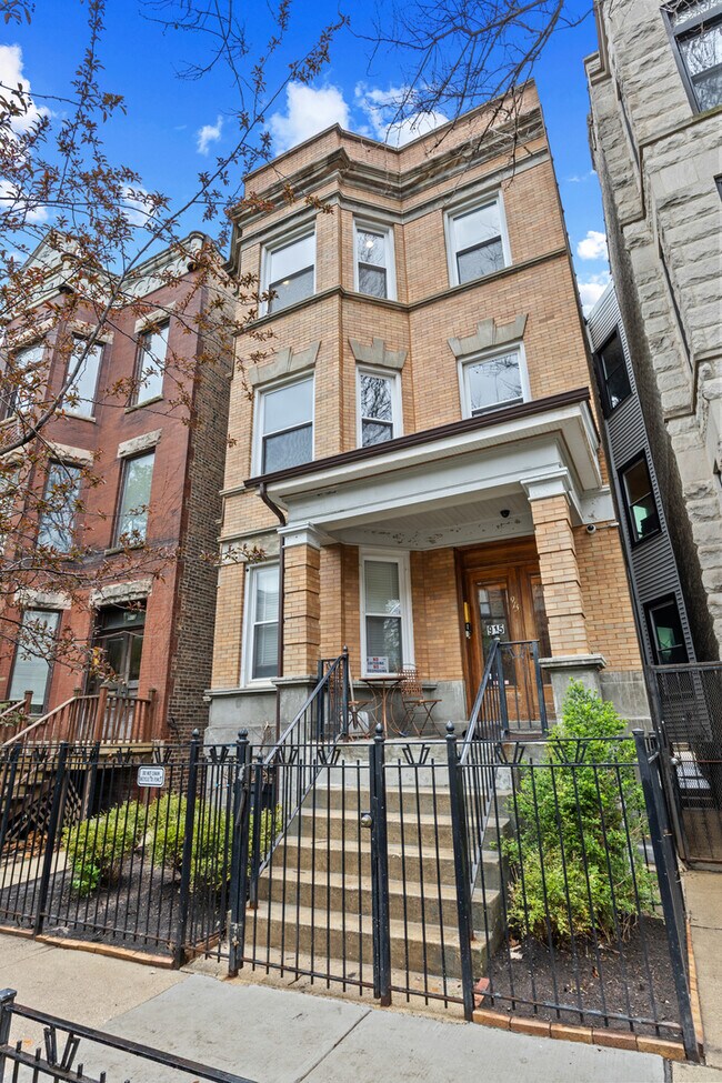 Foto del edificio - 915 W Newport Ave