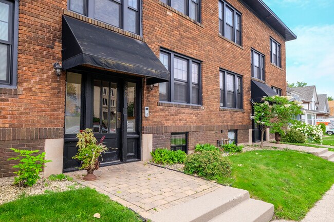 Foto del edificio - Dayton Avenue Apartments