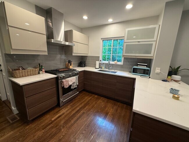 Foto del edificio - 43 Gardner Rd