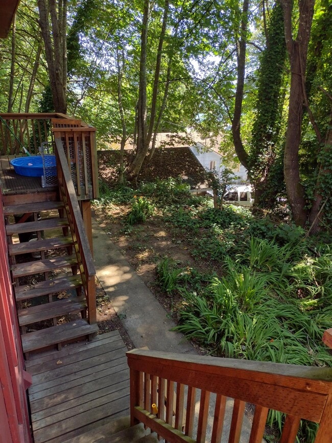 Building Photo - 1041 Vine Ave
