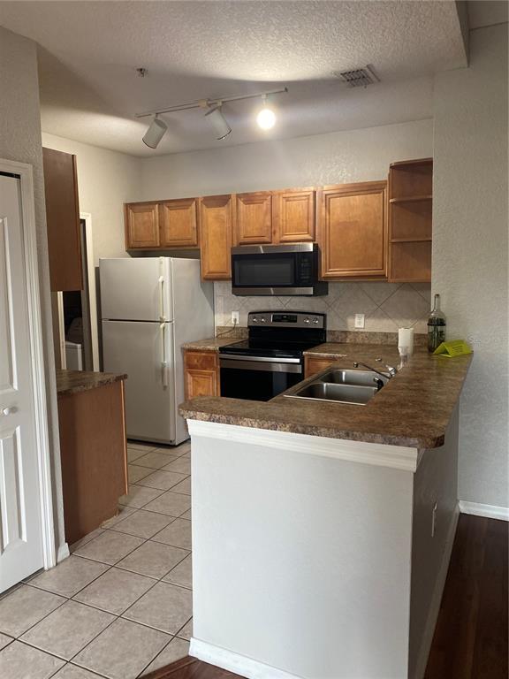 Foto del edificio - 6141 Metrowest Blvd