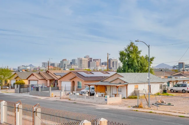 Building Photo - 1444 S 13th Ave