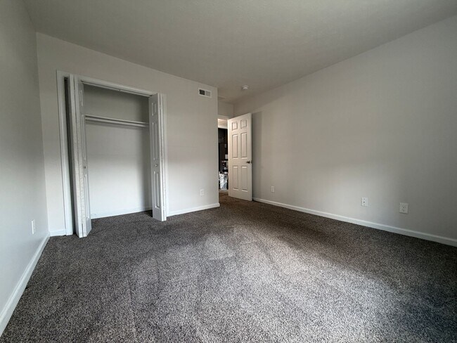 Building Photo - 421 Poplar Level Ct