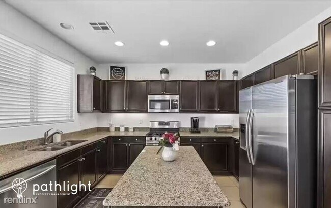 Building Photo - 4 br, 2.5 bath House - 441 Pacific Moon Av...