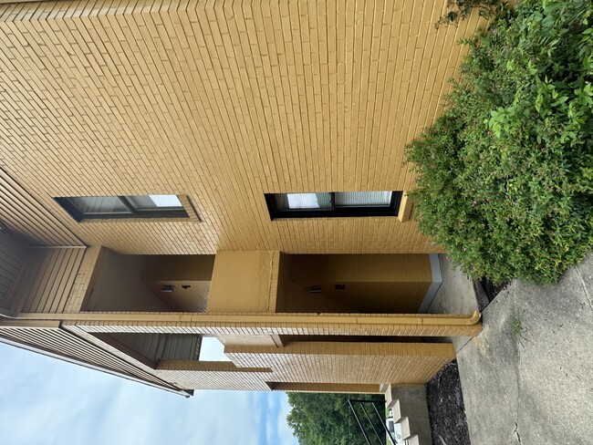 Foto del edificio - 702 Wilkinson Blvd