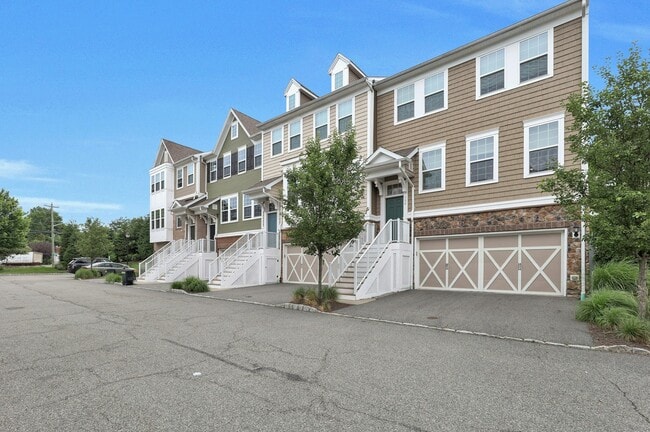 Building Photo - 704 Cottonwood Ct