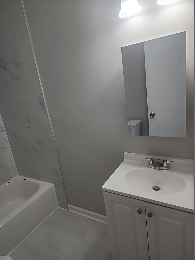 Building Photo - Newly Renovated 3 Bedroom Section 8 are We...