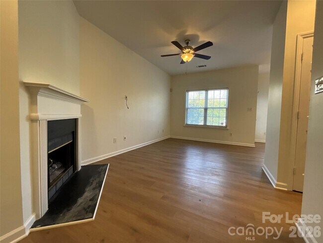 Foto del edificio - 7809 Lennoxshire Rd